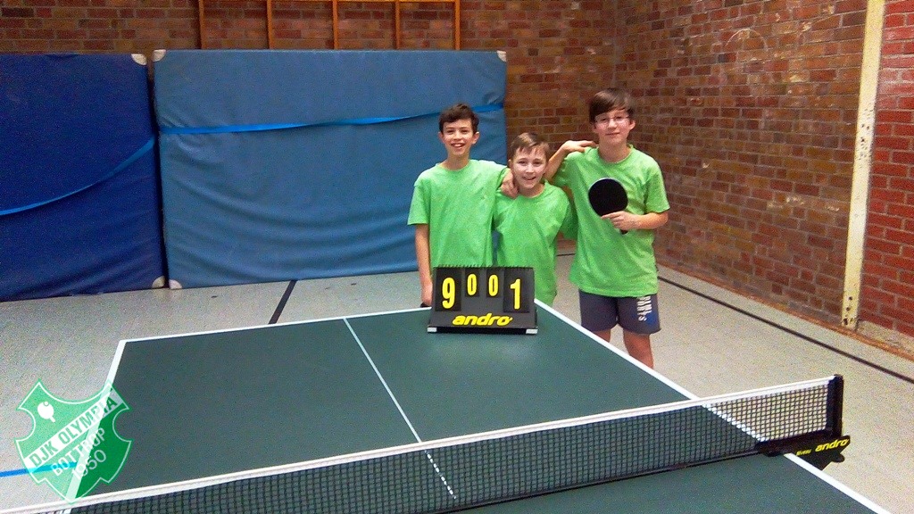 Unsere B-Schüler konnten ihre Siegesserie mit einem 9:1 Sieg gegen DJK TTG Gladbeck-Süd II fortsetzen. v. l.: Nils Grimm (3:0), Oliver Witek (2:1) und Dillon Münstermann (3:0) Foto: Stefan Laagland