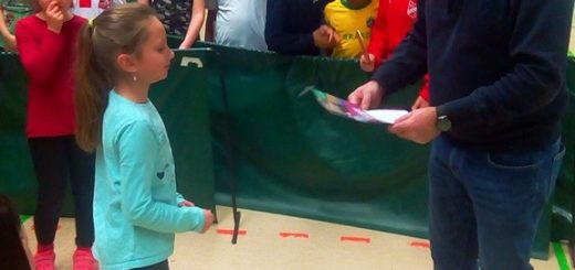 Siegerehrung Mädchen 1. Platz Mädchen Aliya Eickholt durch den Ausrichter TSSV Bottrop.